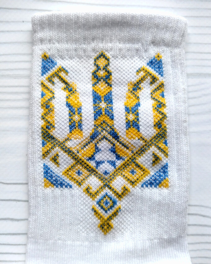 Шкарпетки жіночі «Тризуб-вишиванка» (синьо-жовті), високі, білі